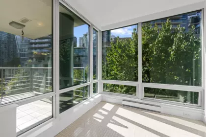 Walk-In Closet Photo of 505 590 Nicola Street, Vancouver, BC
