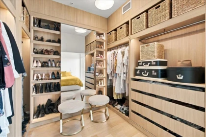 Hallway Photo of 602 2550 Garden Drive, Vancouver, BC