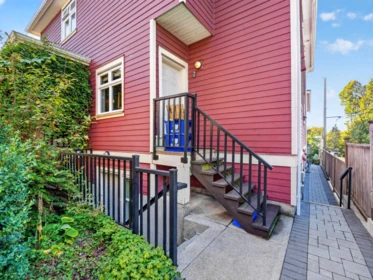 Entry Foyer Photo of 5502 Dundee Street, Vancouver, BC
