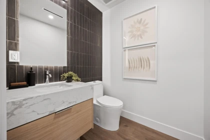 Guest Bathroom Photo of 3206 Highland Boulevard, North Vancouver, BC