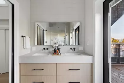 Hallway Photo of 3 2017 E 23rd Avenue, Vancouver, BC