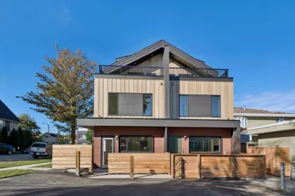Swimming Pool Photo of 3 2017 E 23rd Avenue, Vancouver, BC