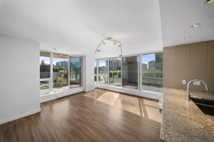 519 135 E 17th Street, North Vancouver, BC, North Vancouver — Apartment/Condo for sale