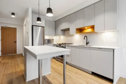 305 2493 Montrose Avenue, Abbotsford, BC, Abbotsford — Apartment/Condo for sale