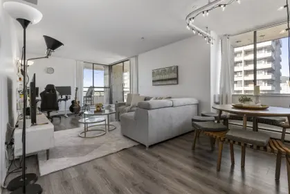 2202 3771 Bartlett Court, Burnaby, BC, Burnaby — Apartment/Condo for sale