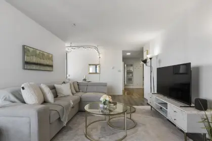 2202 3771 Bartlett Court, Burnaby, BC, Burnaby — Apartment/Condo for sale
