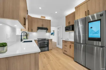 6630 Russell Avenue, Burnaby, BC, Burnaby — Half Duplex for sale