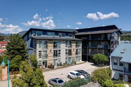 206 5604 Inlet Avenue, Sechelt, BC, Sechelt — Apartment/Condo for sale