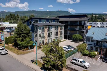 206 5604 Inlet Avenue, Sechelt, BC, Sechelt — Apartment/Condo for sale