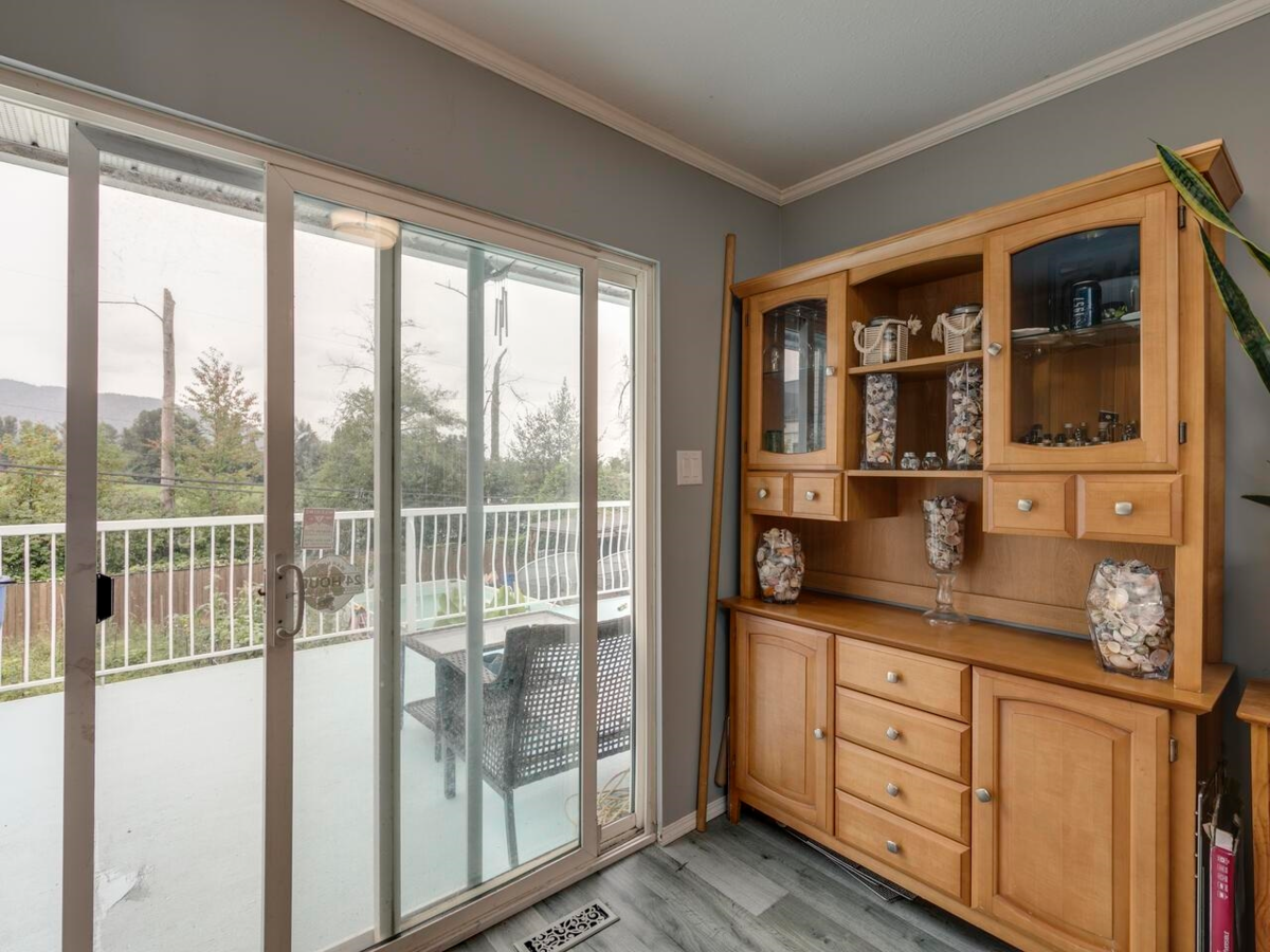 Entry Foyer Photo of 35684 Moore Avenue, Mission, BC
