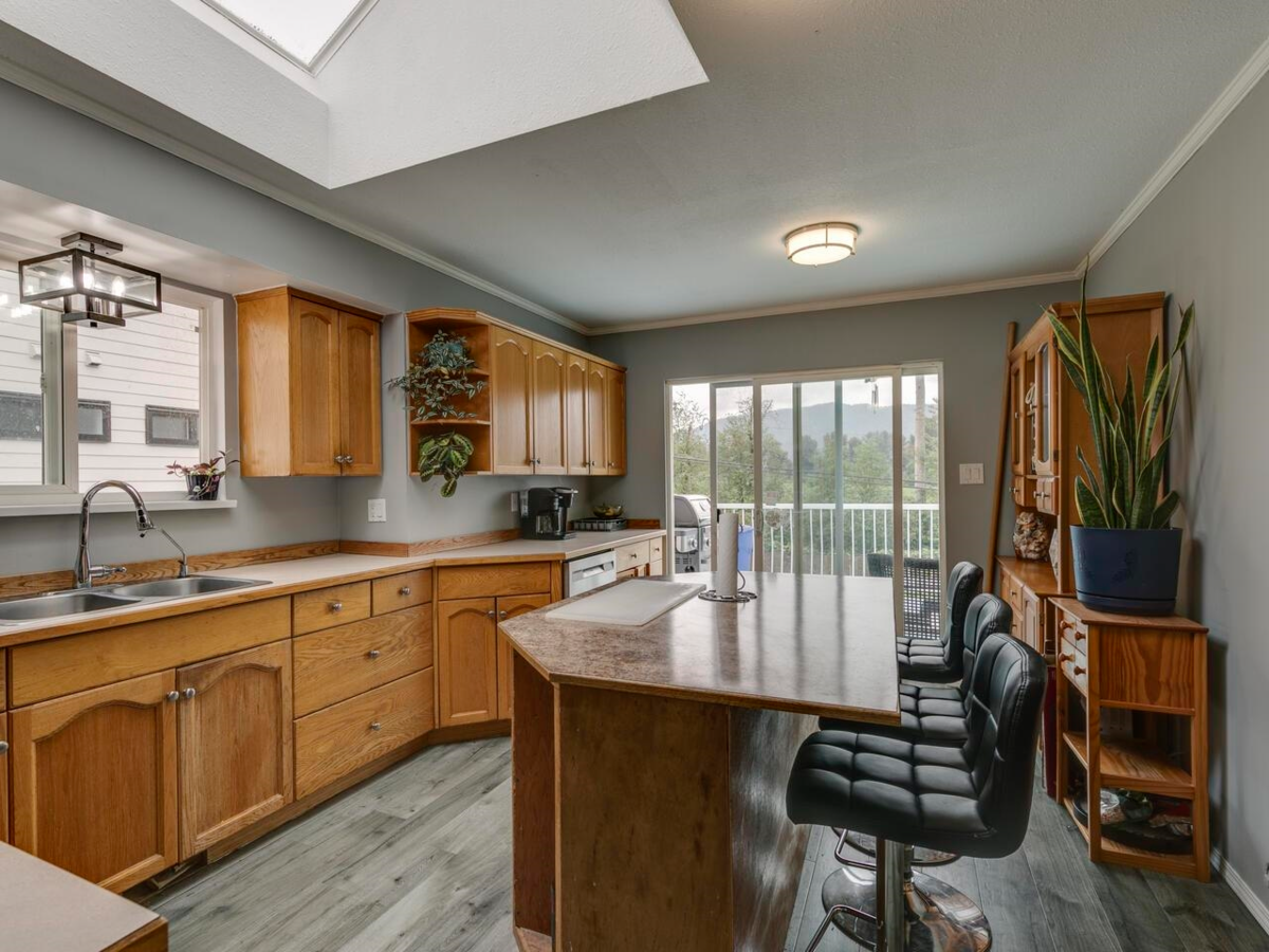 Guest Bathroom Photo of 35684 Moore Avenue, Mission, BC