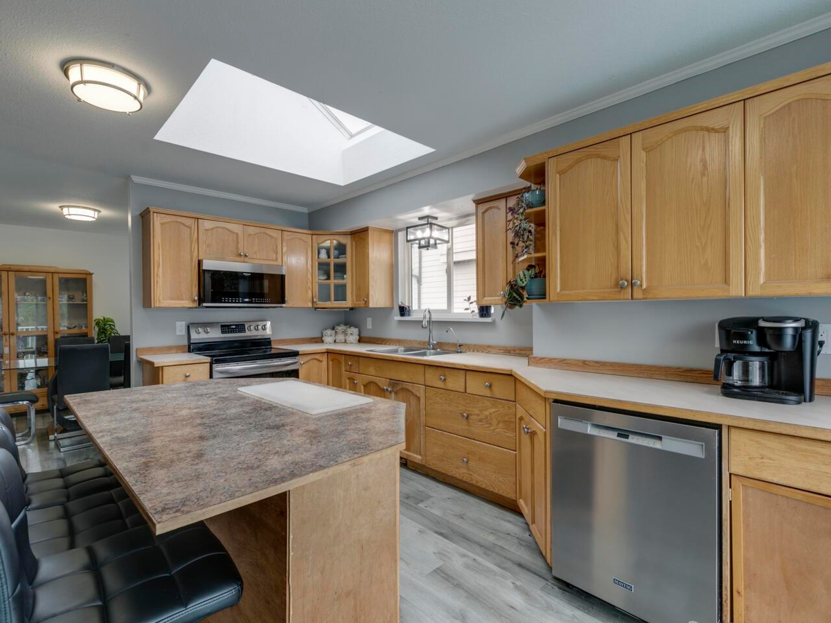 Laundry Room Photo of 35684 Moore Avenue, Mission, BC