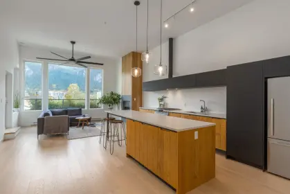 406 38165 Cleveland Avenue, Squamish, BC, Squamish — Apartment/Condo for sale