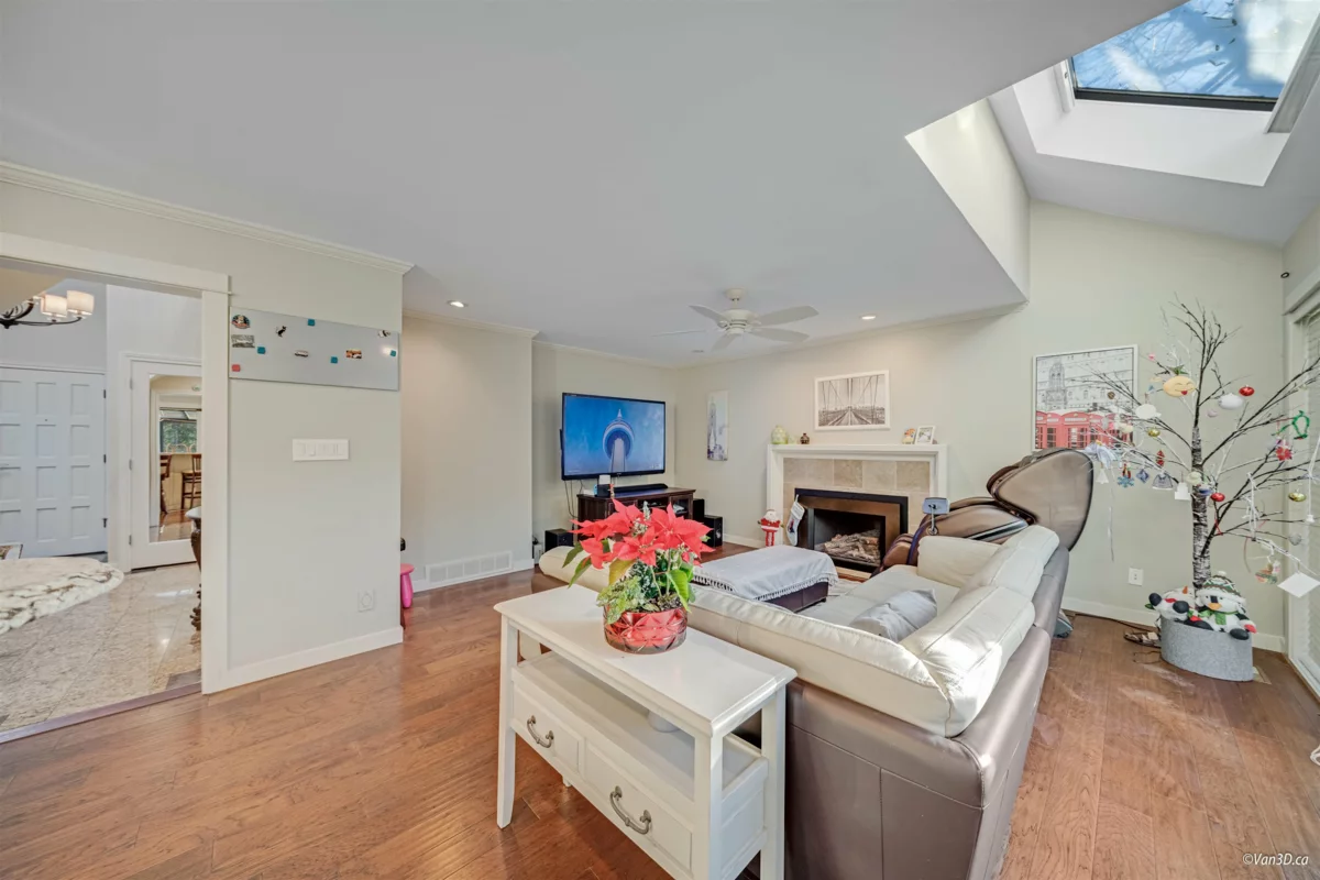 Guest Bathroom Photo of 9111 Maskall Drive, Richmond, BC