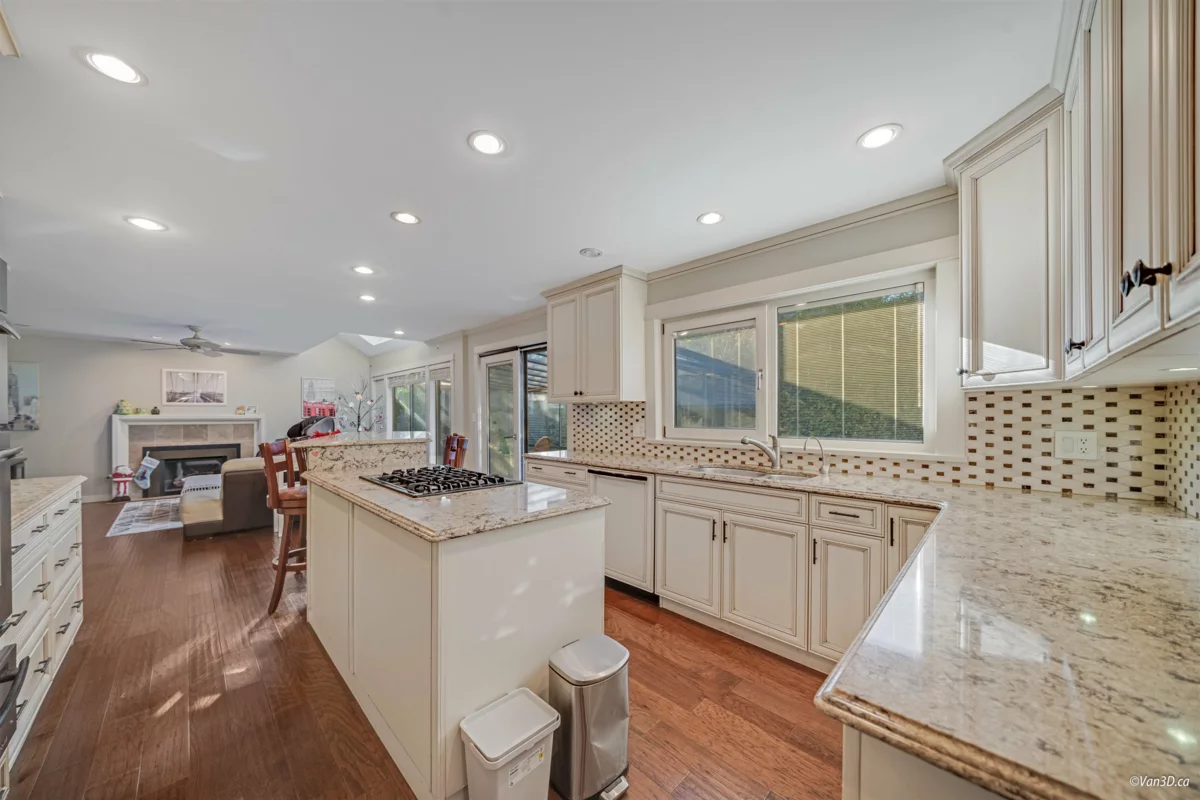 Kitchen Island Photo of 9111 Maskall Drive, Richmond, BC