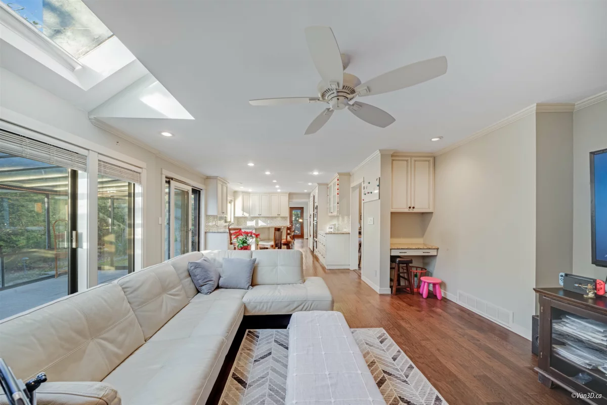 Kitchen Photo of 9111 Maskall Drive, Richmond, BC