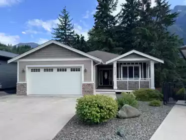 65732 Valley View Place, Hope, BC, Hope — Single Family Residence for sale