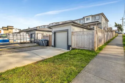 14001 60 Avenue, Surrey, BC, Surrey — Half Duplex for sale