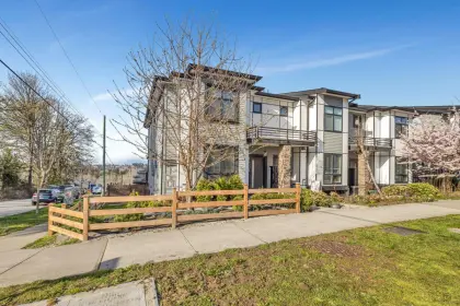 14001 60 Avenue, Surrey, BC, Surrey — Half Duplex for sale