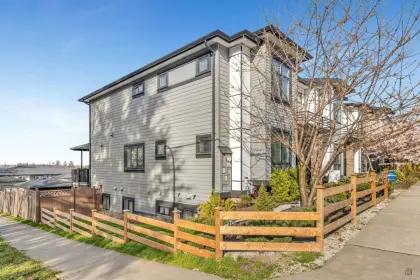 14001 60 Avenue, Surrey, BC, Surrey — Half Duplex for sale