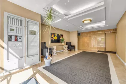 Entry Foyer Photo of 101 2020 Highbury Street, Vancouver, BC