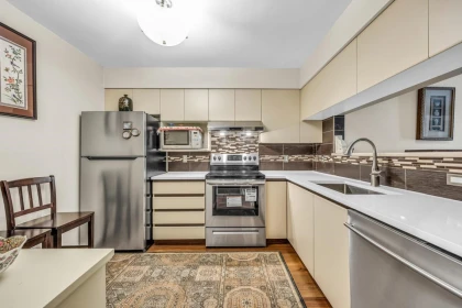 Kitchen Island Photo of 101 2020 Highbury Street, Vancouver, BC