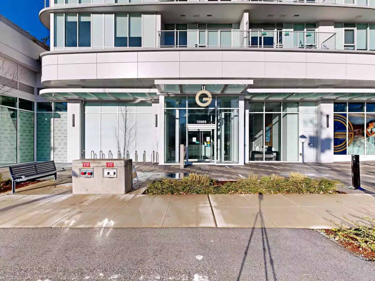 Powder Room Photo of 2708 13685 102 Avenue, Surrey, BC