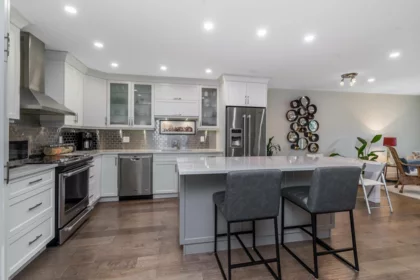 614 1350 Vidal Street, White Rock, BC, White Rock — Apartment/Condo for sale