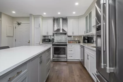 614 1350 Vidal Street, White Rock, BC, White Rock — Apartment/Condo for sale