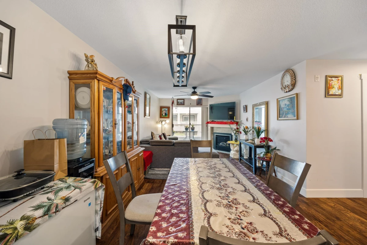 Kitchen Photo of 208 15272 20 Avenue, Surrey, BC