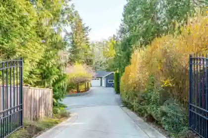 6323 Oracle Road, Sechelt, BC, Sechelt — Single Family Residence for sale