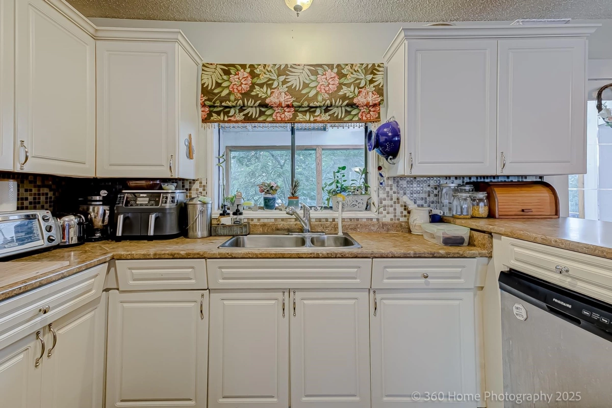 Breakfast Nook Photo of 4529 Savoy Street, Delta, BC