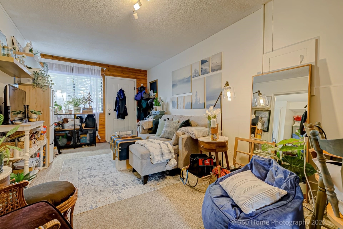 Entry Foyer Photo of 4529 Savoy Street, Delta, BC