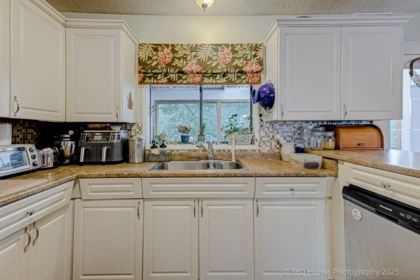 Breakfast Nook Photo of 4529 Savoy Street, Delta, BC