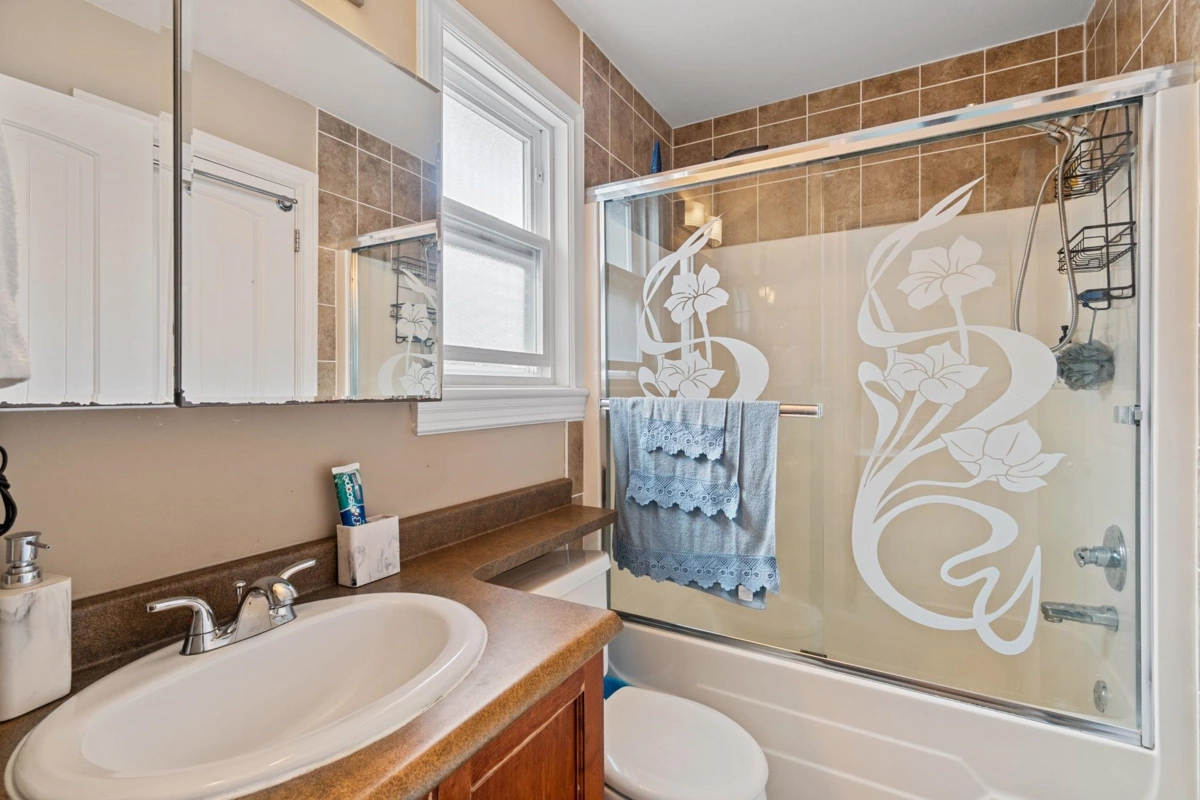 Entry Foyer Photo of 14788 74 Avenue, Surrey, BC