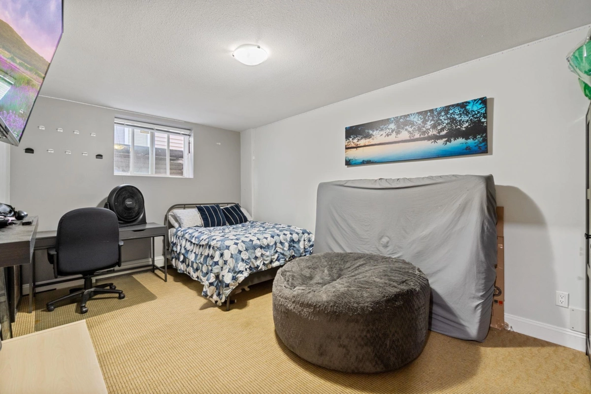 Guest Bathroom Photo of 14788 74 Avenue, Surrey, BC