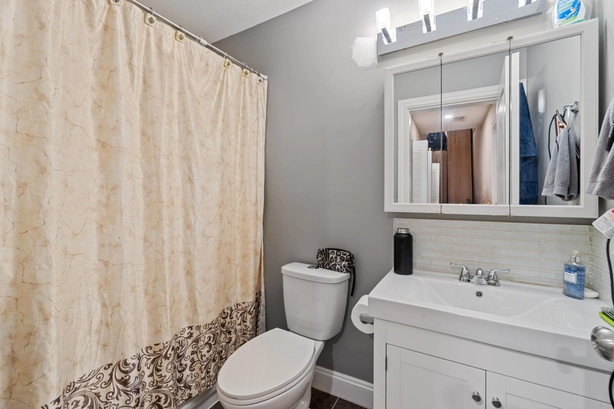 Powder Room Photo of 14788 74 Avenue, Surrey, BC