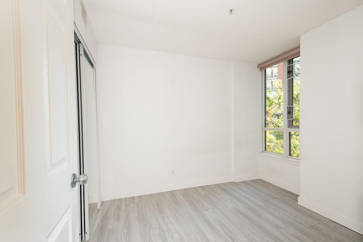 Mudroom Photo of 209 63 Keefer Place, Vancouver, BC