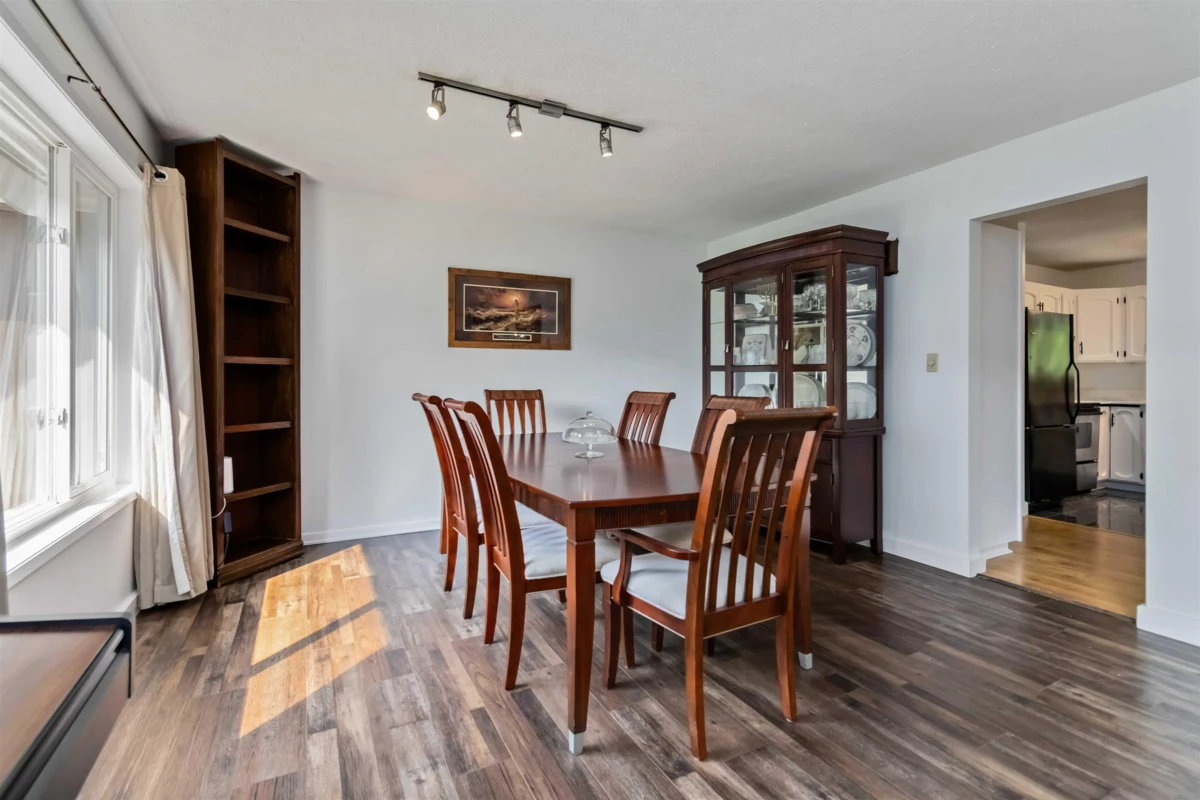 Breakfast Nook Photo of 9220 Coote Street, Chilliwack, BC