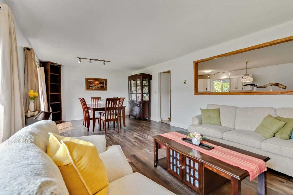 Dining Area Photo of 9220 Coote Street, Chilliwack, BC
