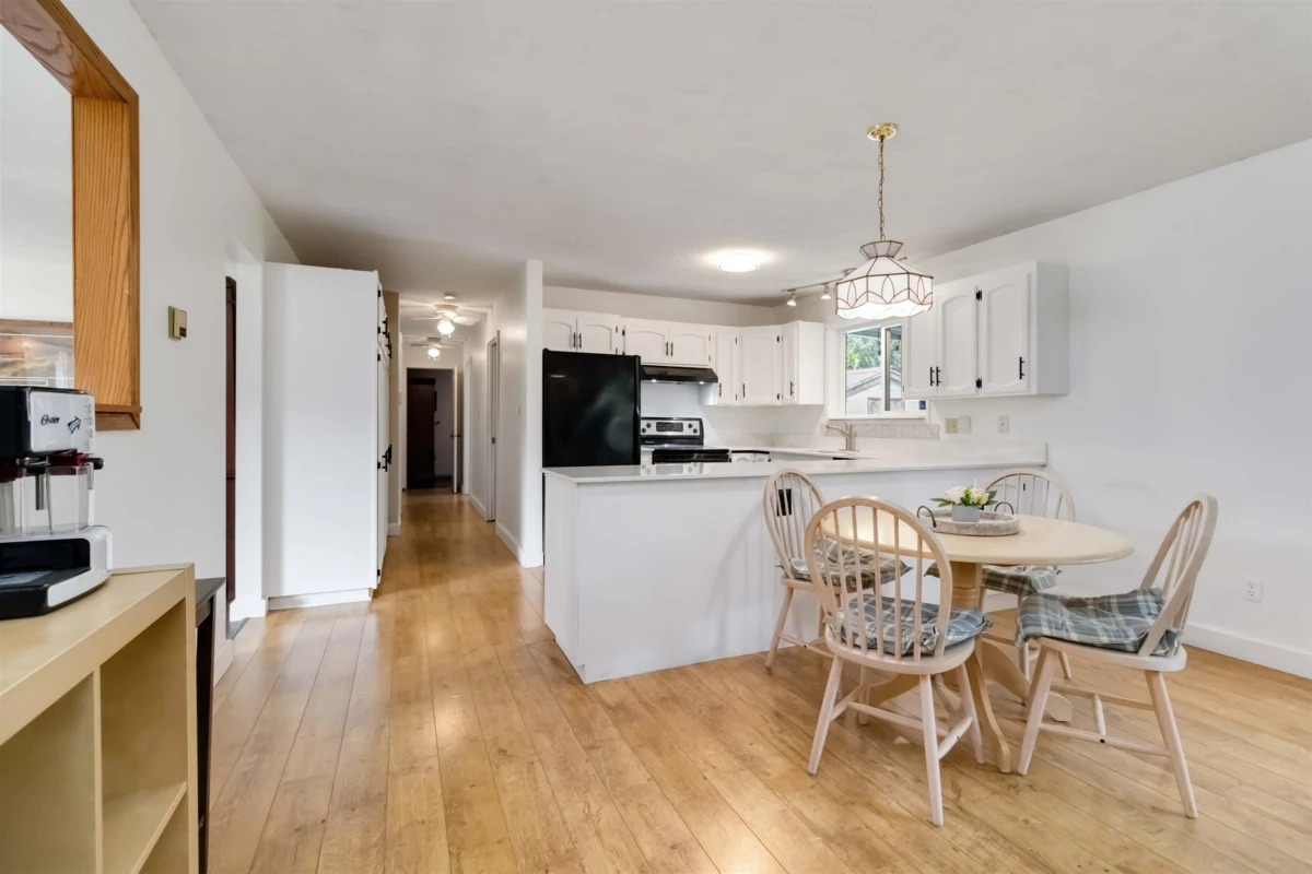 Entry Foyer Photo of 9220 Coote Street, Chilliwack, BC