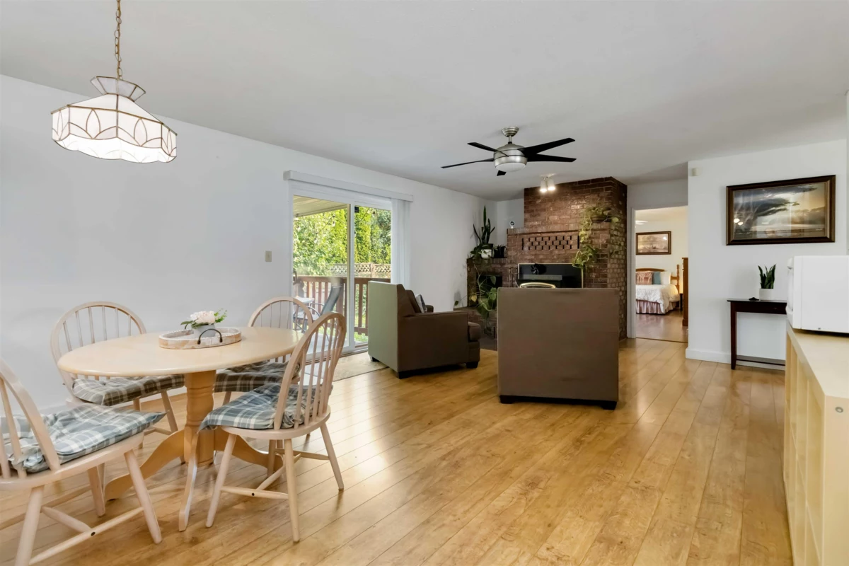 Hallway Photo of 9220 Coote Street, Chilliwack, BC