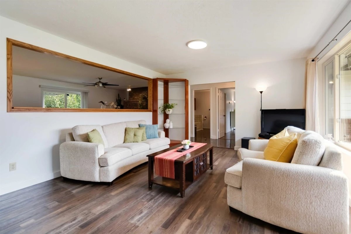 Kitchen Island Photo of 9220 Coote Street, Chilliwack, BC