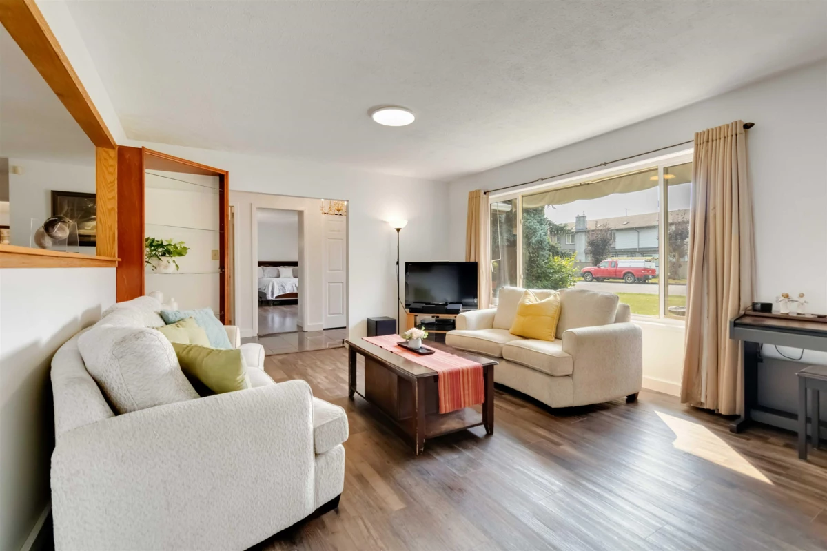 Kitchen Photo of 9220 Coote Street, Chilliwack, BC