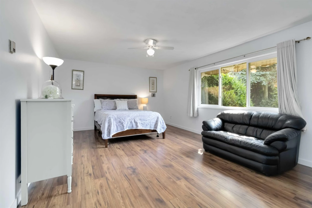 Walk-In Closet Photo of 9220 Coote Street, Chilliwack, BC