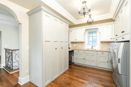 Mudroom Photo of 4672 Clovelly Walk, West Vancouver, BC