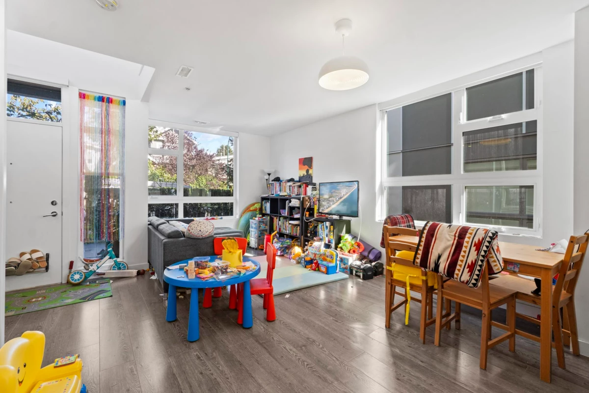 Family Room Photo of 190 W 63rd Avenue, Vancouver, BC