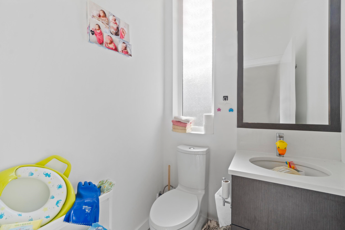 Hallway Photo of 190 W 63rd Avenue, Vancouver, BC