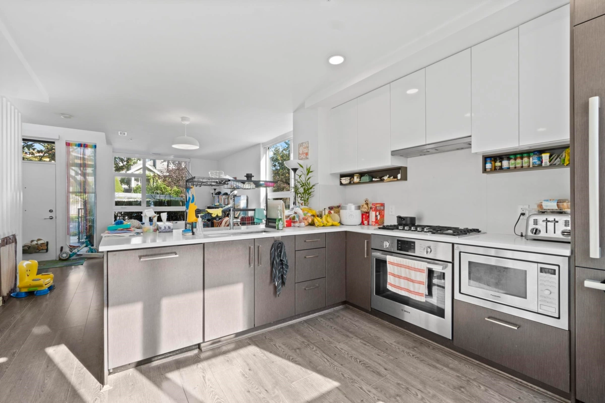 Kitchen Photo of 190 W 63rd Avenue, Vancouver, BC