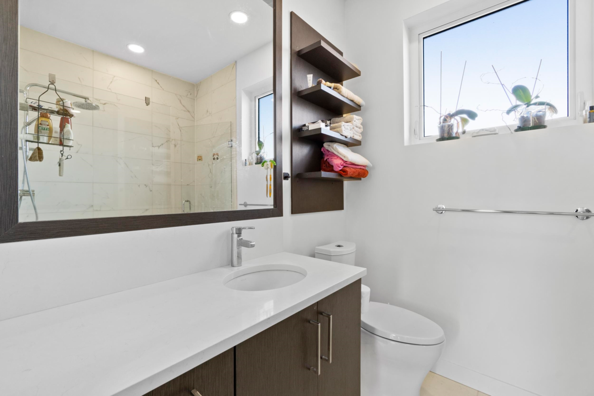 Powder Room Photo of 190 W 63rd Avenue, Vancouver, BC